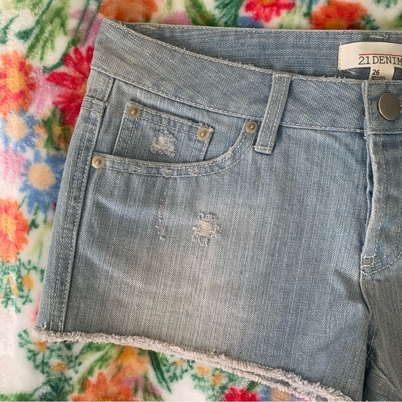 Women’s Junior’s 26 FOREVER TWENTYONE DENIM Short Shorts Light Denim Button Fly - Picture 4 of 14